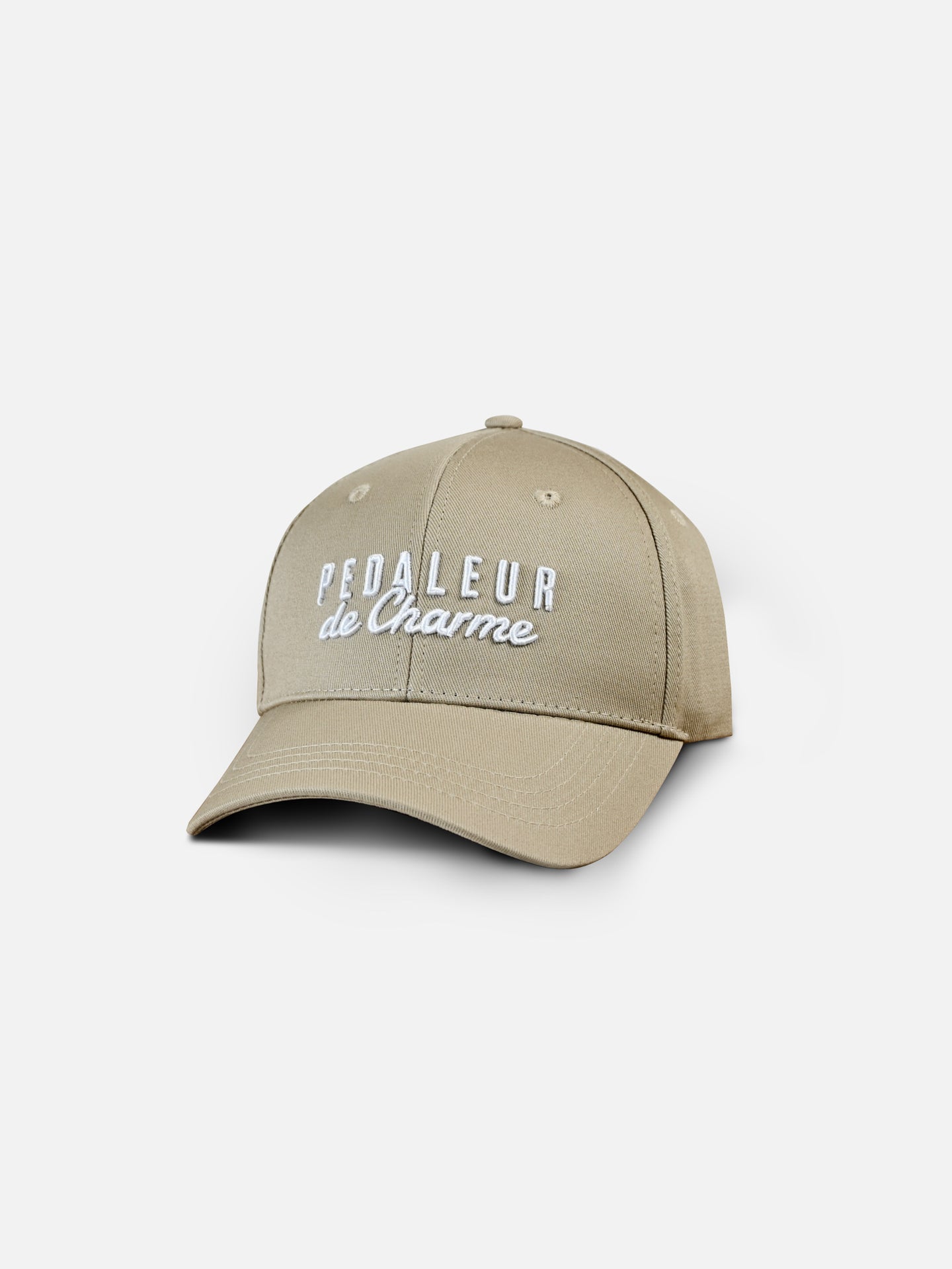 The La Machine Cycle Club Pedaleur de Charme - Casual Cap in sand features PEDALEUR de Charme embroidered in white on the front, inspired by the classic Hugo Koblet cap, displayed on a plain white background.