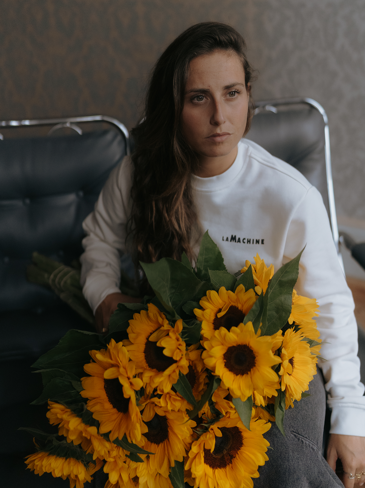 Side view of the Crémant for Coureurs Sweatshirt in off white by La Machine.