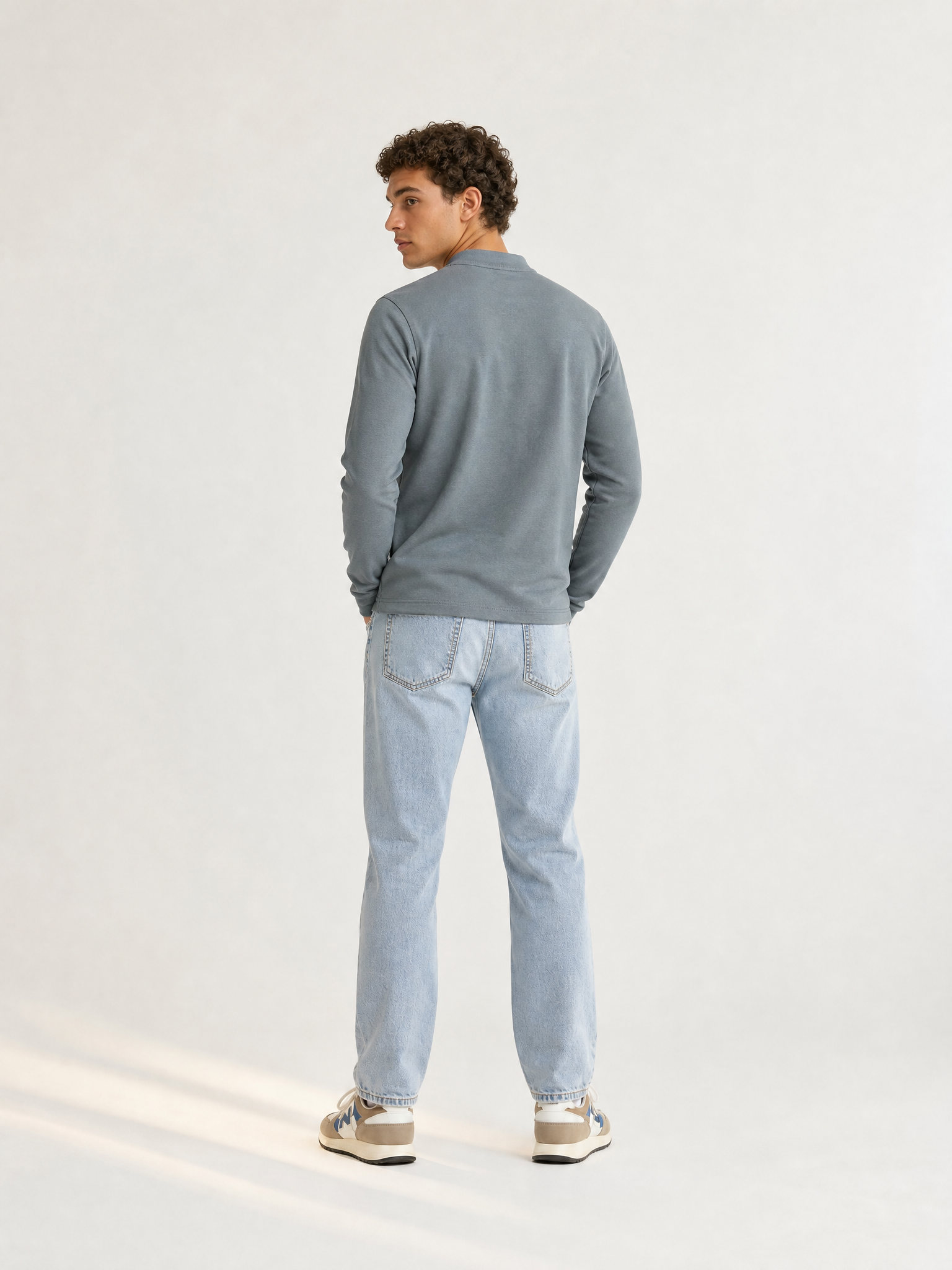 A model wearing the Le Pavé - Henley - Roubaix Blue by La Machine Cycle Club.