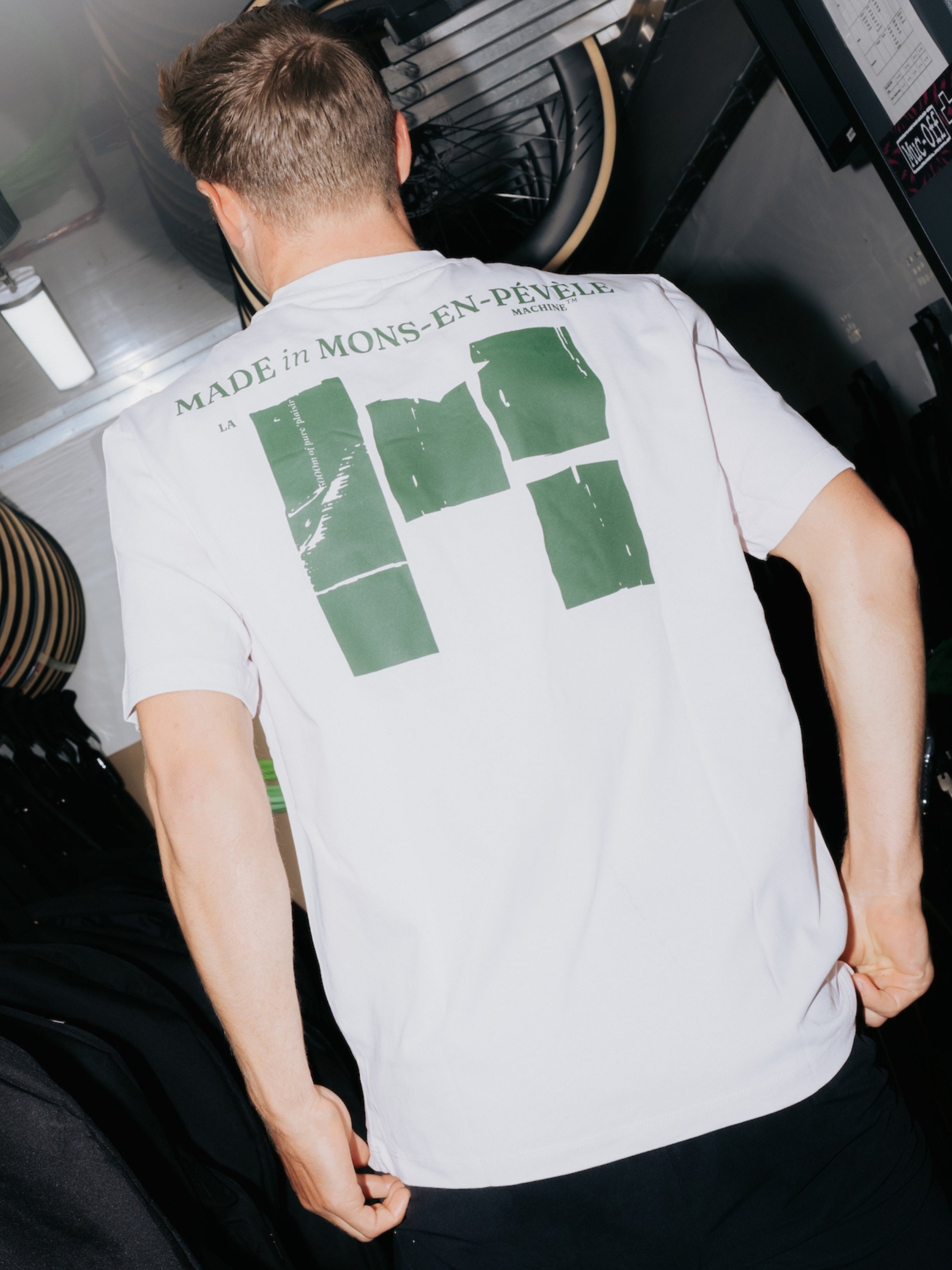 Additional view of the Made in Mons-en-PévÚle - Loose Fit - T-shirt by La Machine Cycle Club.