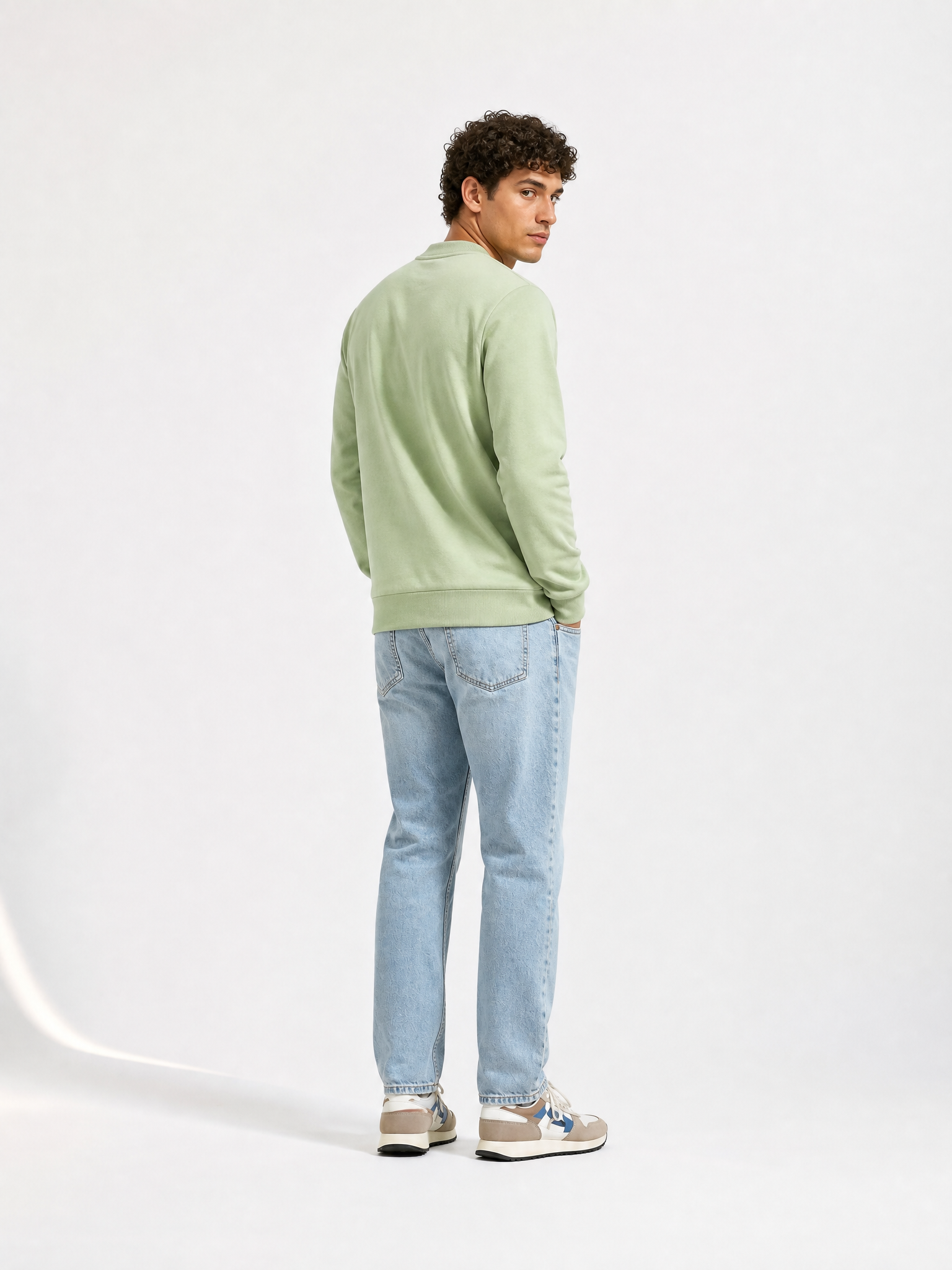Back view of the Pedaleur de Charme - Sweatshirt - Aloë by La Machine Cycle Club.
