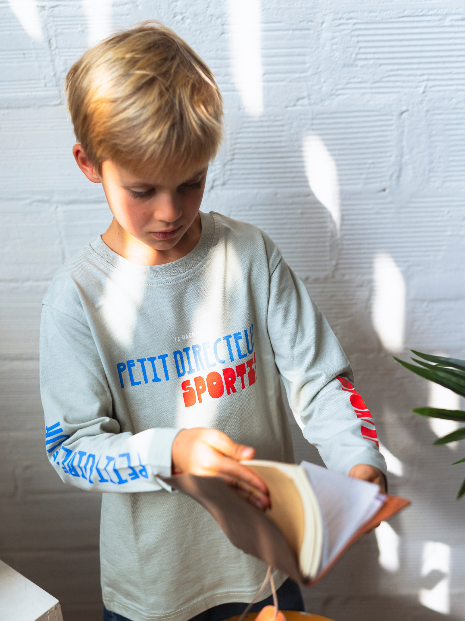 The Petit Directeur Sportif - Long sleeve - Dusty Grey by La Machine Cycle Club, shown from another angle.