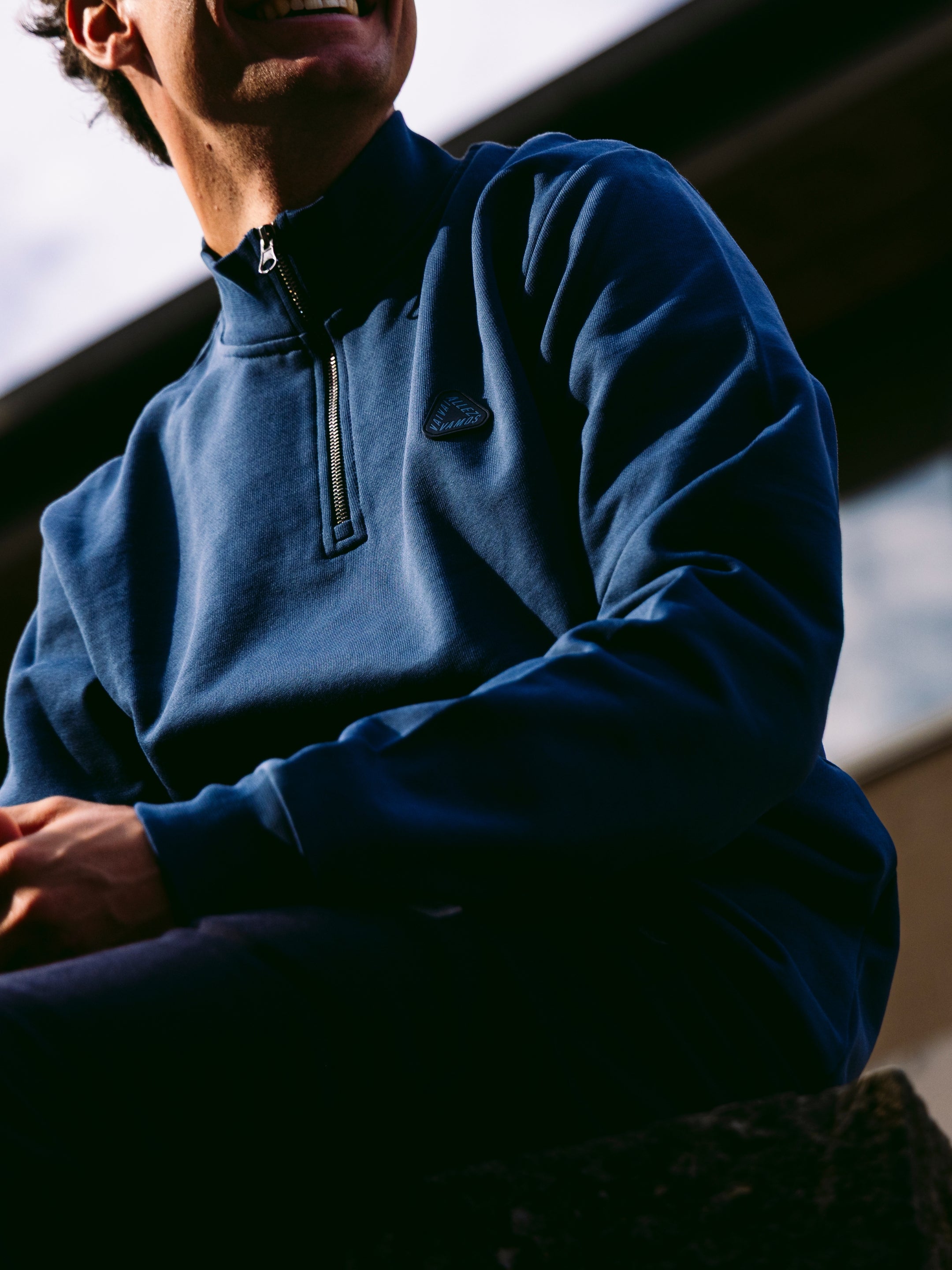 Detail view of the Vai Allez Vamos - Half Zipper - Sweatshirt - Sarragosa Sea by La Machine Cycle Club.