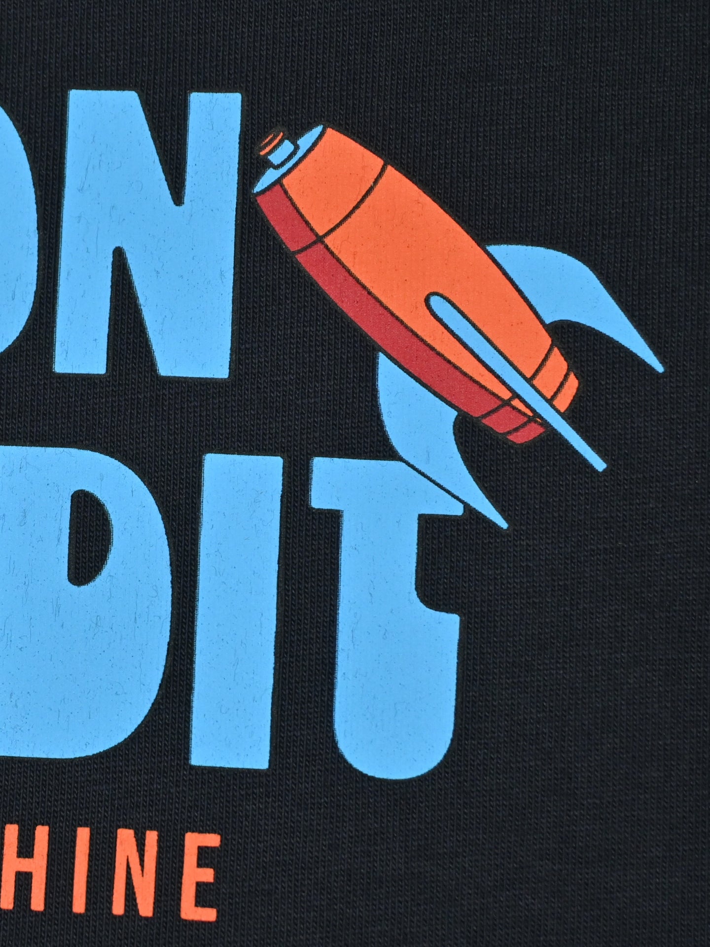 Detail view of the Petit - Bidon Bandit - T-shirt by La Machine Cycle Club.