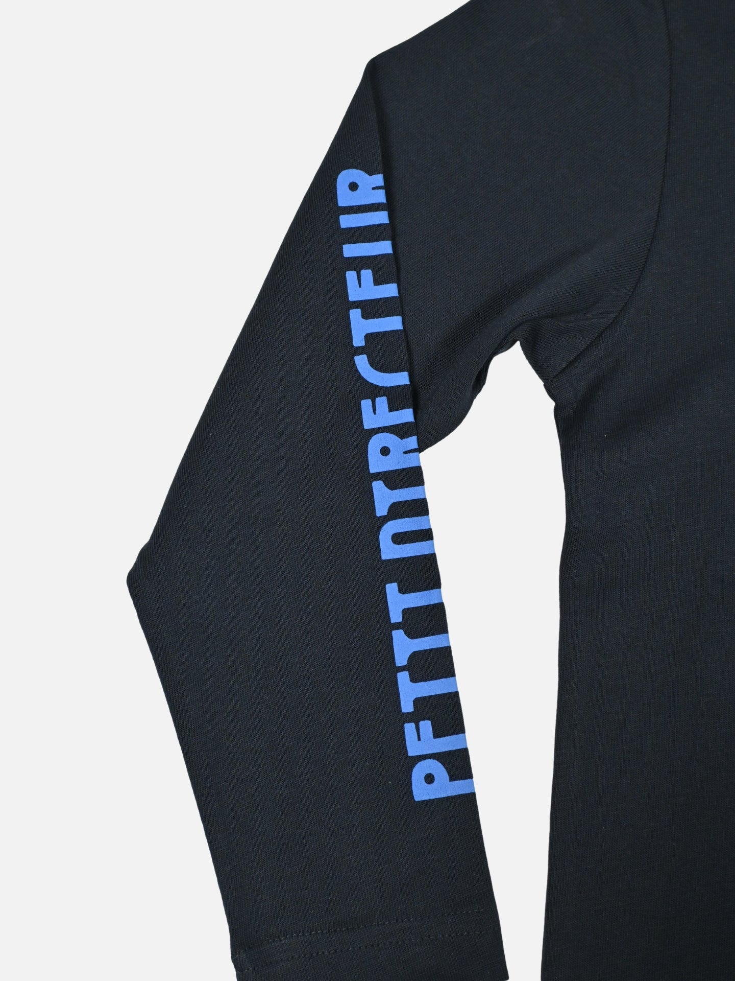 Detail view of the Petit - Petit Directeur Sportif - Long sleeve - Navy by La Machine Cycle Club.